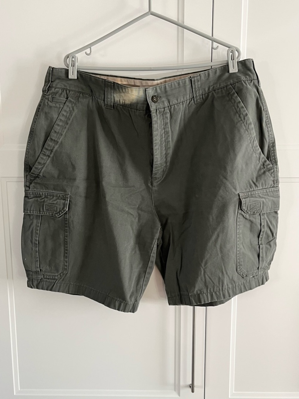 Denver Hayes Olive Green Cargo Shorts - Casual Utility size 44/32